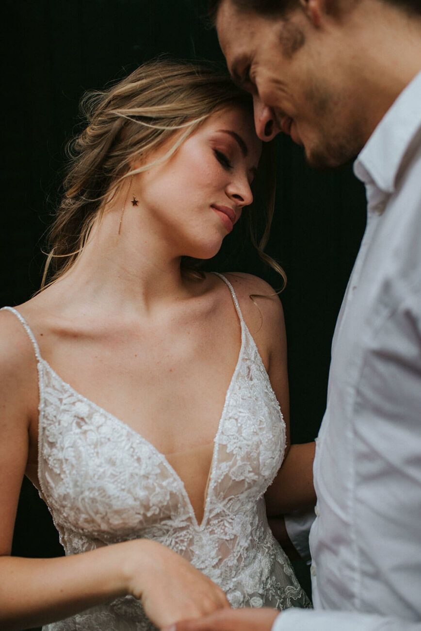 Verträumtes Hochzeitspaar